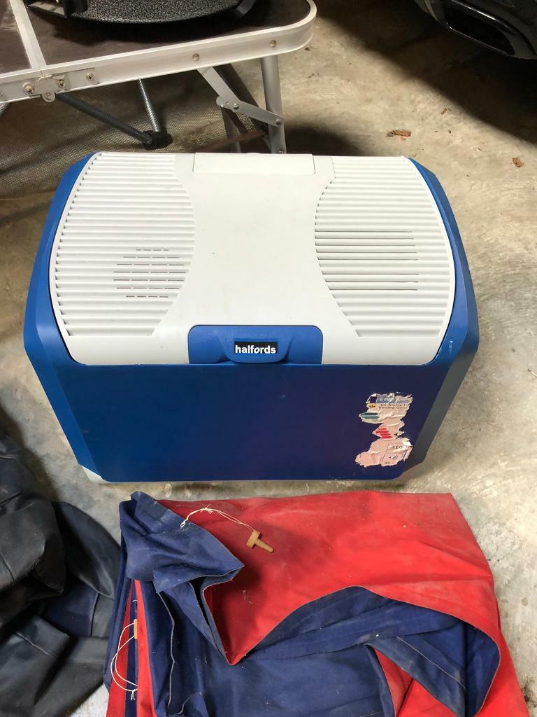 40 litre mains and 12v & 24v electric coolbox